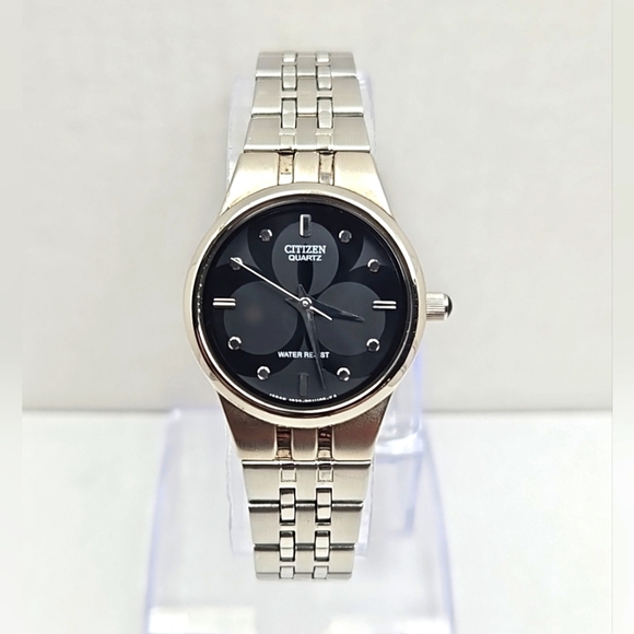 Citizen 1032 R011109 Womens Quartz Watch New Battery Silver Tone Japan Made - Picture 1 of 9